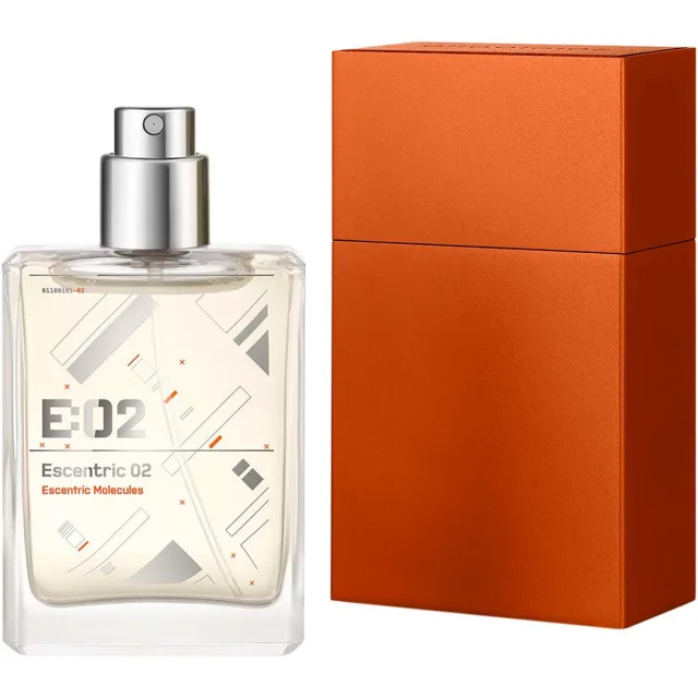 Escentric Molecules Escentric 02 cased