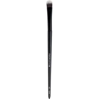 Brushworks No. 18 Flat Eye Brush