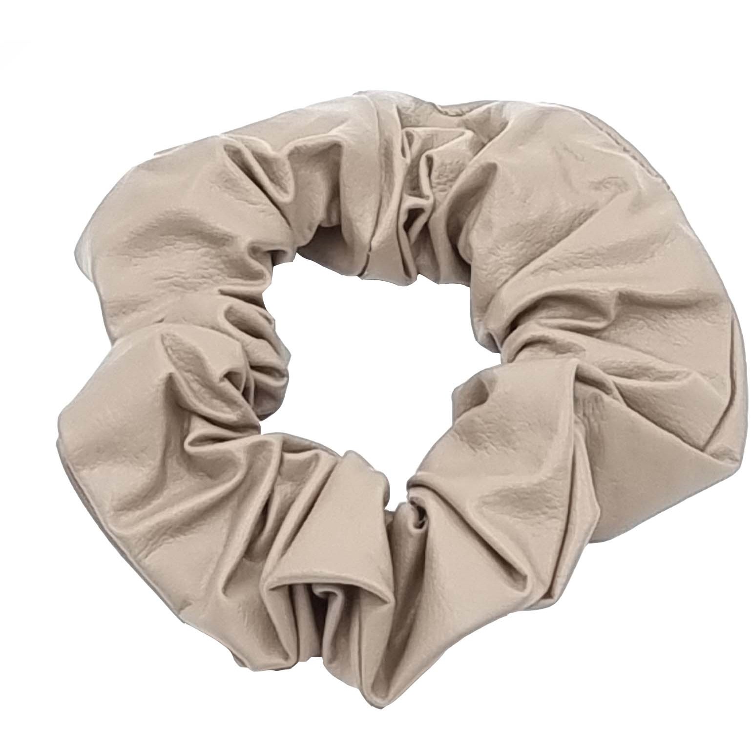 By Lyko Scrunchie i imitationsläder Beige