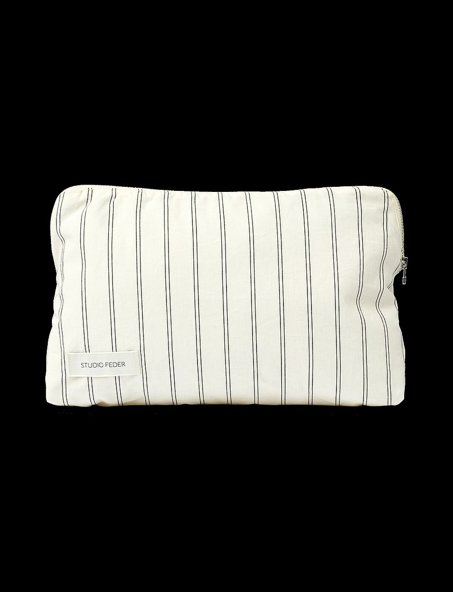 Celia Toiletry Bag River