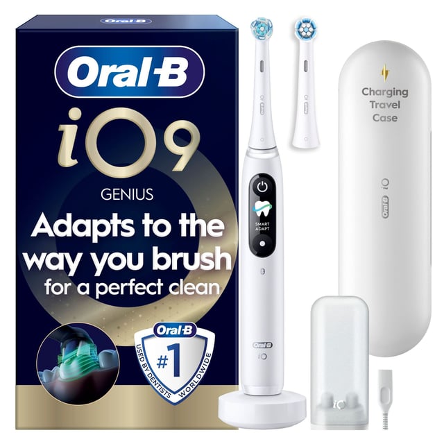 Oral-B iO 9 Eltandborste Vit med tillbehör